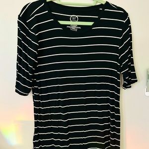 24/7 black and white stripe tee size M